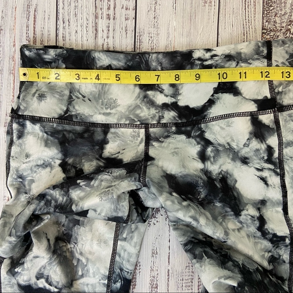 Athleta Chaturanga Gray Floral Leggings. Size Small EUC. - Picture 8 of 10